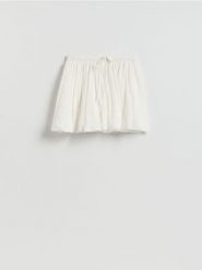 Spódnico-szorty z wiskozą - biały. Białe szorty damskie Reserved, l, bez wzorów, z tkaniny. Za 109.99 zł.