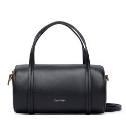Torebka Calvin Klein. Czarne torebki do ręki damskie Calvin Klein, bez wzorów, klasyczne, bez dodatków. Za 489.99 zł.