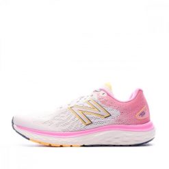 Buty do chodzenia damskie New Balance Fresh Foam 680V7. Białe obuwie sportowe damskie New Balance, bez wzorów, z gumy, do biegania. Za 435.00 zł.