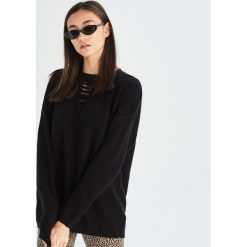 Sweter z aplikacją - Czarny. Swetry damskie marki Sinsay. W wyprzedaży za 29.99 zł.