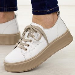 Białe skórzane półbuty damskie Filippo Dp6122/26. Białe półbuty damskie Filippo, na jesień, bez wzorów, ze skóry, eleganckie, z okrągłym noskiem, bez obcasa, na platformie, bez zapięcia. Za 239.00 zł.