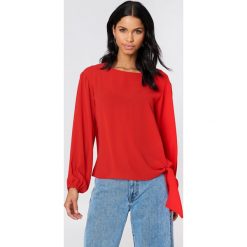 Rut&Circle Bluzka z rozcięciem na rękawie Julia - Red. Bluzki damskie marki Rut&Circle. Za 80.95 zł.
