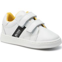 Sneakersy BOSS - J09119 White 10B. Białe półbuty chłopięce Boss, bez wzorów, z materiału, bez zapięcia. Za 379.00 zł.
