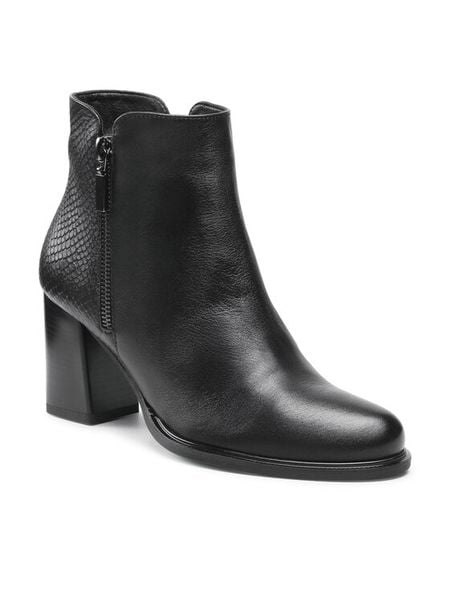 Lasocki Botki 7134-01 Czarny. Czarne botki damskie Lasocki, ze skóry, bez obcasa, na słupku, bez zapięcia. Za 329.99 zł.