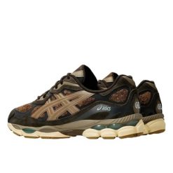 Buty do chodzenia dla dorosłych ASICS Gel-NYC Brown Storm Tan Presidio. Brązowe obuwie sportowe damskie Asics, bez wzorów, ze skóry, do biegania. Za 2,321.35 zł.