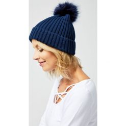 Czapka z pomponem. Czapki i kapelusze damskie MOODO, bez wzorów. Za 24.99 zł.