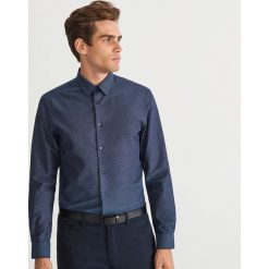 Koszula regular fit - Granatowy. Niebieskie koszule męskie Reserved. Za 139.99 zł.