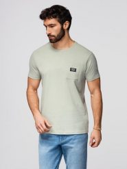 Casualowy męski t-shirt z naszywką na kieszeni – jasnoszary V2 - Rozmiar: XXL. Szare t-shirty męskie Ombre Clothing, m, z aplikacjami, z bawełny, bez kołnierzyka. W wyprzedaży za 49.99 zł.