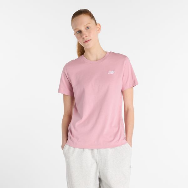 Koszulka damska New Balance WT41509PTF – różowa. Czerwone t-shirty damskie New Balance, s, bez wzorów, z bawełny, eleganckie, bez kołnierzyka. Za 129.99 zł.