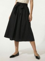 Klasyczna spódnica midi z ozdobnym wiązaniem - czarny. Czarne spódnice damskie Sinsay, l, bez wzorów, klasyczne, midi. Za 49.99 zł.