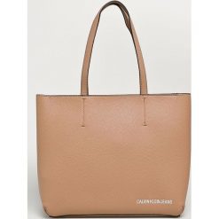Calvin Klein Jeans - Torebka. Torby na ramię damskie marki Calvin Klein Jeans. W wyprzedaży za 429.90 zł.