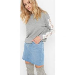 Bluza z koronką. Niebieskie bluzy damskie Orsay, w koronkowe wzory, z bawełny. W wyprzedaży za 60.00 zł.