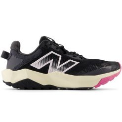 Buty damskie New Balance DynaSoft Nitrel v6 WTNTRLP6 – czarne. Czarne obuwie sportowe damskie New Balance, bez wzorów, z materiału, do biegania. Za 249.99 zł.
