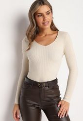 Jasnobeżowy Sweter Prążkowany z Trójkątnym Dekoltem Vorila. Brązowe swetry damskie Born2be, bez wzorów, prążkowane, eleganckie, bez kołnierzyka, bez ramiączek, bez kaptura. Za 34.99 zł.