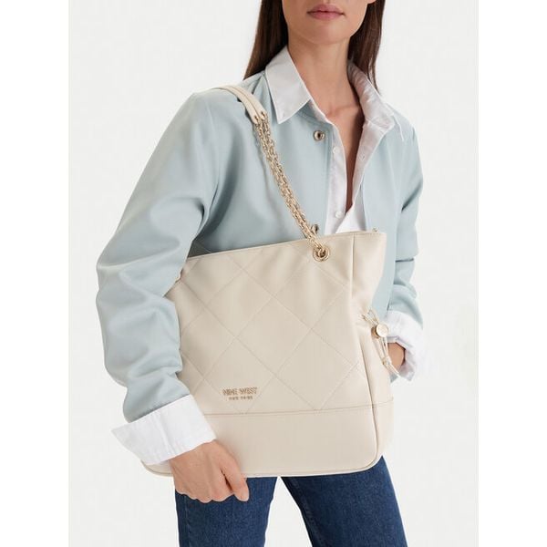Torebka Nine West. Białe torebki do ręki damskie Nine West, bez wzorów, bez dodatków. Za 166.99 zł.