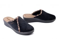 INBLU GI-25 014 czarny, kapcie damskie. Czarne kapcie damskie Inblu, bez wzorów. Za 70.55 zł.