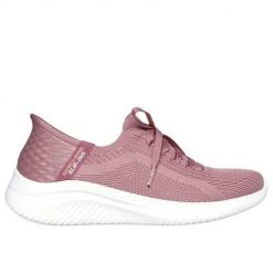 Buty do chodzenia damskie Skechers Slip-ins Ultra Flex 3.0. Czerwone trampki i tenisówki damskie Skechers, bez wzorów, z materiału, bez zapięcia. Za 403.00 zł.