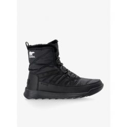 Buty zimowe damskie Sorel Whitney II Plus Lace WP. Czarne obuwie sportowe damskie Sorel, na zimę, trekkingowe. Za 408.99 zł.
