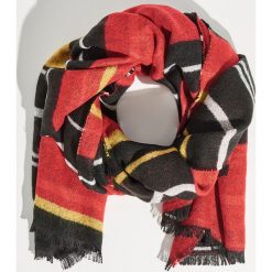 Kraciasty szalik z frędzlami - Wielobarwn. Szare szaliki i chusty damskie Sinsay. Za 39.99 zł.