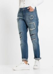 Jeansy o kroj boyfriend, mid waist. Niebieskie jeansy damskie bonprix. Za 169.99 zł.