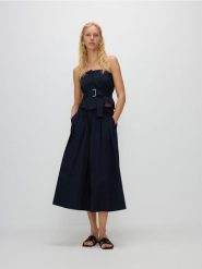 Rozkloszowana spódnica midi - granatowy. Niebieskie spódnice damskie Reserved, l, bez wzorów, z bawełny, midi, rozkloszowane. W wyprzedaży za 79.99 zł.