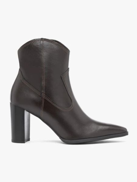 Ciemnobrązowe botki kowbojki na obcasie. Brązowe botki damskie Brawo sp. z o.o., ze skóry, eleganckie, bez obcasa, na obcasie, bez zapięcia. Za 599.99 zł.