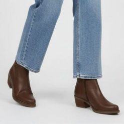 Botki damskie Hee, kowbojki skórzane na obcasie i zapinane na zamek, brązowe, 25773. Brązowe kozaki damskie Hee, z jeansu, bez obcasa, na obcasie. Za 373.99 zł.