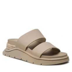 Klapki Jenny Fairy. Brązowe klapki damskie Jenny Fairy, bez wzorów, bez obcasa. Za 129.99 zł.