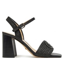 Sandały Guess. Czarne sandały damskie Guess, z aplikacjami, bez obcasa, na słupku, bez zapięcia. Za 419.99 zł.