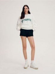 Szorty z dresowej dzianiny - czarny. Czarne szorty damskie Reserved, l, bez wzorów, z bawełny. W wyprzedaży za 22.99 zł.