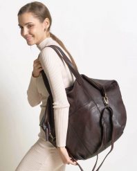 Shopperka skórzana MARCO MAZZINI brązowa caffe VS1d. Brązowe torebki shopper damskie bez wzorów, ze skóry, duże, bez dodatków. Za 474.05 zł.