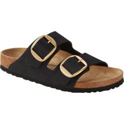Klapki damskie Birkenstock Arizona Big Buckle. Czarne klapki damskie Birkenstock, bez wzorów, z materiału, sportowe, bez obcasa. Za 670.05 zł.