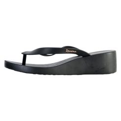 Japonki plażowe damskie Ipanema Selfie FEM. Czarne klapki damskie Ipanema, bez wzorów, sportowe, bez obcasa. Za 89.00 zł.