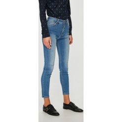 Mustang - Jeansy Perfect Shape. Niebieskie jeansy damskie Mustang. W wyprzedaży za 239.90 zł.