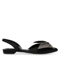 Sandały Steve Madden. Czarne klapki damskie Steve Madden, bez wzorów, bez obcasa, na płaskiej podeszwie, bez zapięcia. Za 379.99 zł.