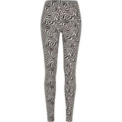 Legging duże rozmiary damskie Urban Classics Soft AOP. Czarne legginsy damskie Urban Classics, plus size, bez wzorów. Za 142.00 zł.