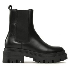 Sztyblety Tamaris. Czarne botki damskie Tamaris, bez obcasa, na płaskiej podeszwie, bez zapięcia. Za 429.99 zł.
