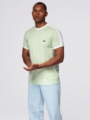 T-shirt męski z kontrastowymi lampasami – pistacjowy V9 - Rozmiar: M. Zielone t-shirty męskie Ombre Clothing, m, z aplikacjami, z bawełny, klasyczne, bez kołnierzyka. Za 109.99 zł.