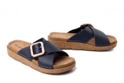 INBLU ED-03IU 004 granatowy, klapki damskie. Niebieskie klapki damskie Inblu, bez wzorów, ze skóry, bez obcasa. Za 107.90 zł.