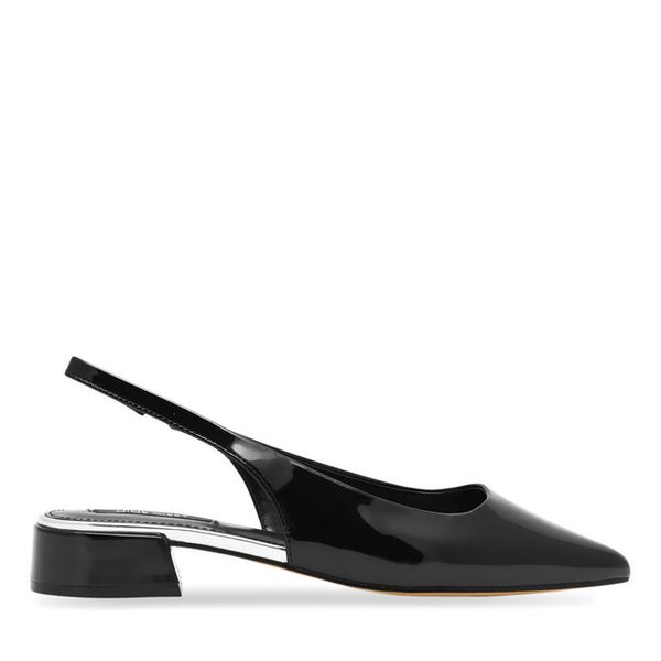 Sandały Nine West. Czarne sandały damskie Nine West, bez wzorów, bez obcasa, na płaskiej podeszwie, bez zapięcia. Za 199.99 zł.