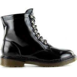 Czarne Botki martensiaki DD32 Black. Czarne botki damskie ButyModne, klasyczne, bez obcasa, bez zapięcia. W wyprzedaży za 148.26 zł.