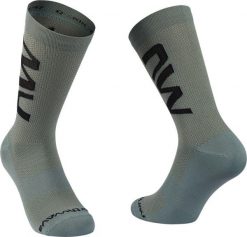 Skarpety rowerowe NORTHWAVE Extreme Air Sock. Zielone skarpety damskie Northwave, w ażurowe wzory, z dzianiny. Za 39.00 zł.
