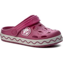 Klapki COQUI - Froggy 8801 Magenta/Stone. Czerwone sandały dziewczęce Coqui, z tworzywa sztucznego, bez zapięcia. W wyprzedaży za 49.99 zł.