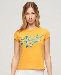 Superdry T-shirt damski Floral Scripted Cap Slv z materiałów z recyklingu. Żółte t-shirty damskie Superdry., bez wzorów, z bawełny, klasyczne, bez kołnierzyka. Za 151.80 zł.