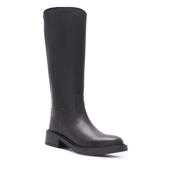 Kozaki Lasocki. Czarne kozaki damskie Lasocki, bez obcasa, na płaskiej podeszwie. Za 429.99 zł.