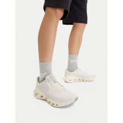 Buty do biegania Reebok. Białe buty sportowe męskie Reebok, bez zapięcia, do biegania. Za 349.99 zł.