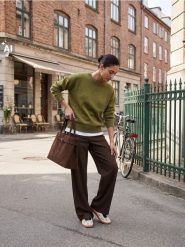 Sweter z domieszką wełny - zielony. Zielone swetry damskie Sinsay, l, bez wzorów, z wełny, bez kołnierzyka, bez ramiączek, bez kaptura. Za 59.99 zł.