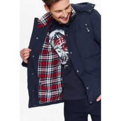 KURTKA MĘSKA ZIMOWA Z PRZESZYCIAMI. Kurtki męskie marki TOP SECRET. W wyprzedaży za 119.99 zł.