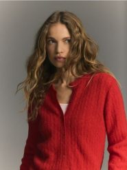 Kardigan z wełną alpaki - czerwony. Czerwone kardigany damskie Reserved, l, bez wzorów, z dzianiny. Za 259.99 zł.