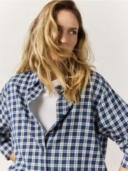 Bawełniana koszula oversize w kratę - wielobarwny. Koszule damskie Reserved, l, bez wzorów, z bawełny, bez kołnierzyka, bez ramiączek. Za 199.99 zł.